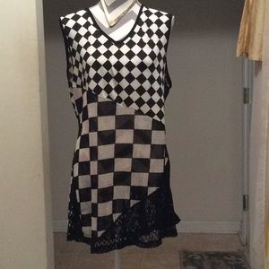 Plus size black and white tunic
